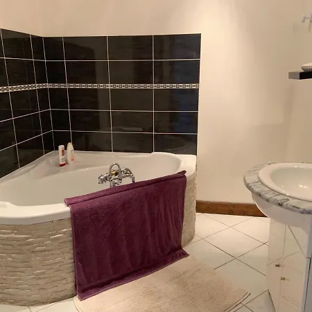 Гостевой дом 9 Rue Des Ecoles Saint-Come-du-Mont